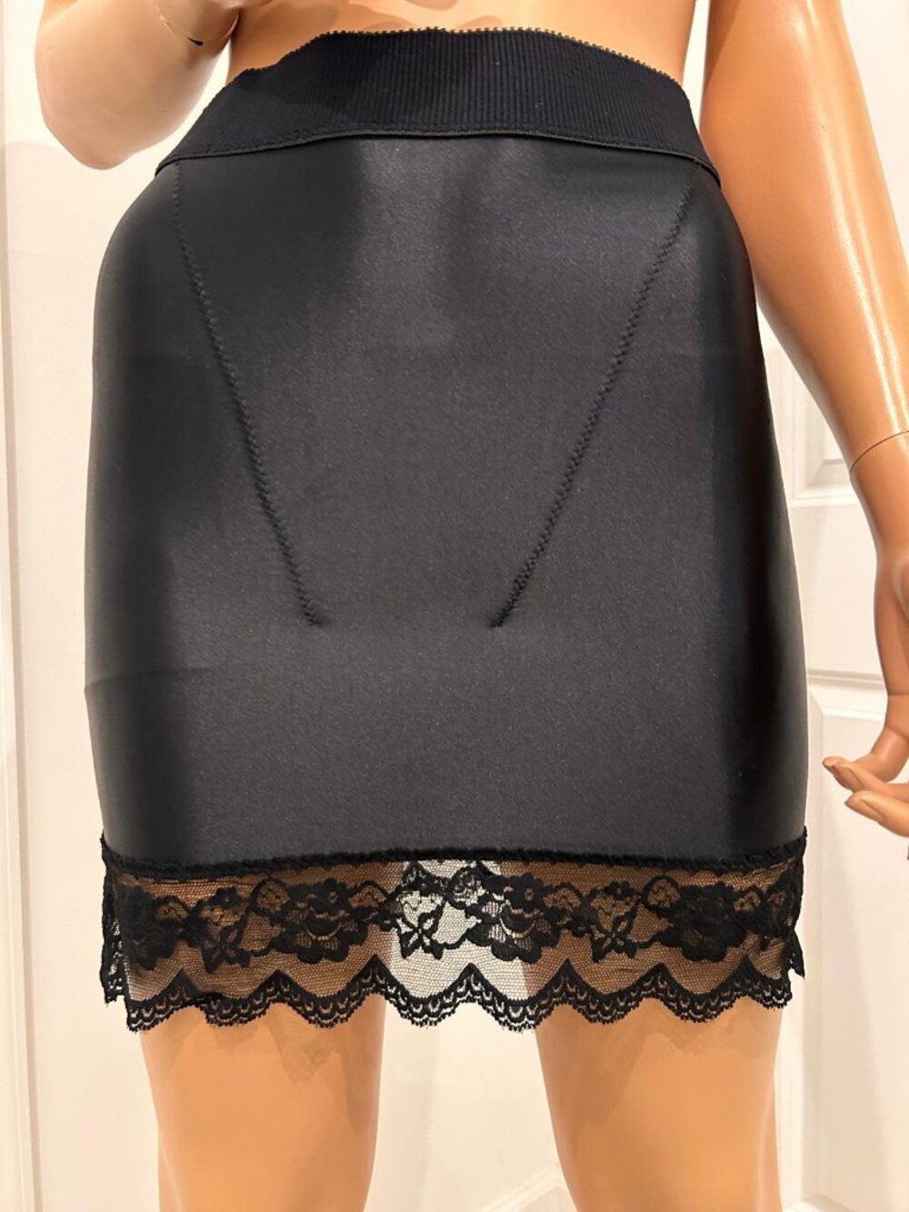 Vintage Victoria’s Secret Second Skin Satin Shaping Half Slip Girdle S USA Lace
